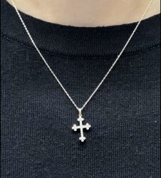 0.10 ct Londia Natural Diamond Cross Necklace / 1138624 - 4