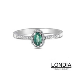 0.25 ct Oval Cut Emerald and 12 ct Diamond Engagement Ring / 1118823 - Londia Jewellery