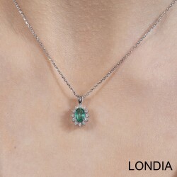 0.40 ct. Natural Oval cut Emerald and 0.08 ct. Diamond Necklace / 1124013 - Londia Jewellery