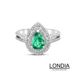 0.94 ct Pear Cut Emerald and 0.51 ct Diamond Engagement Ring / 1119816 - Londia Jewellery