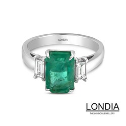 1.90 ct Emerald and 0.29 ct Diamond Engagement Ring / 1115535 - Londia Jewellery